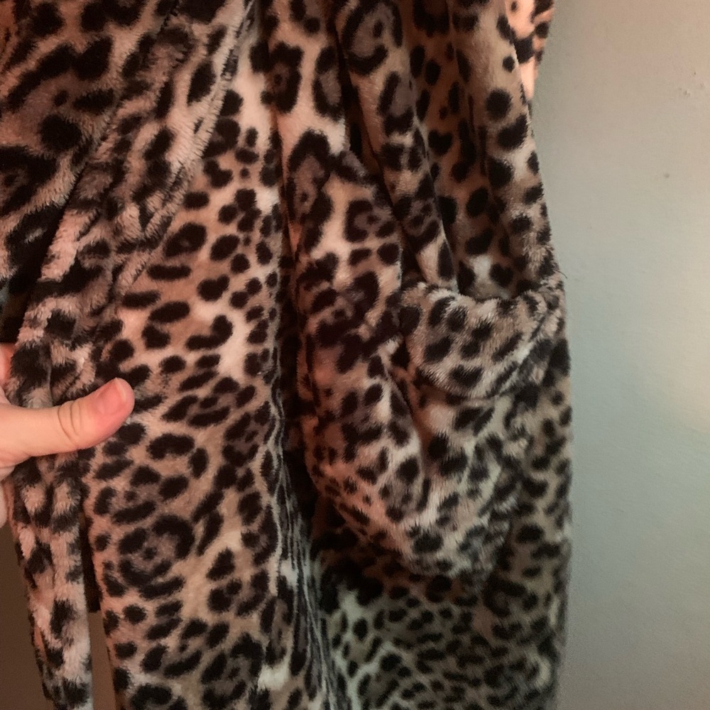 Soma Robe - Picture 2 of 3